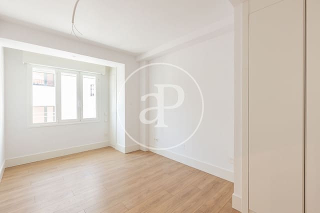 2 bedroom Apartment for sale in Argüelles, Madrid city with pool - € 1,185,000 (Ref: 9341211)