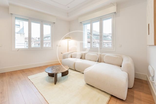 2 soveværelse Lejlighed til salg i Argüelles, Madrid by med swimmingpool - € 1.185.000 (Ref: 9341211)