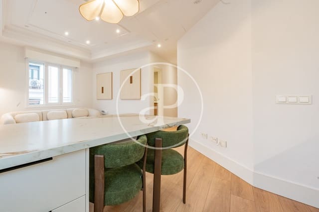 2 soveværelse Lejlighed til salg i Argüelles, Madrid by med swimmingpool - € 1.185.000 (Ref: 9341211)