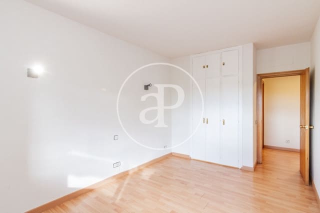 3 bedroom Apartment for sale in Peñagrande, Madrid city with pool - € 995,000 (Ref: 9341215)