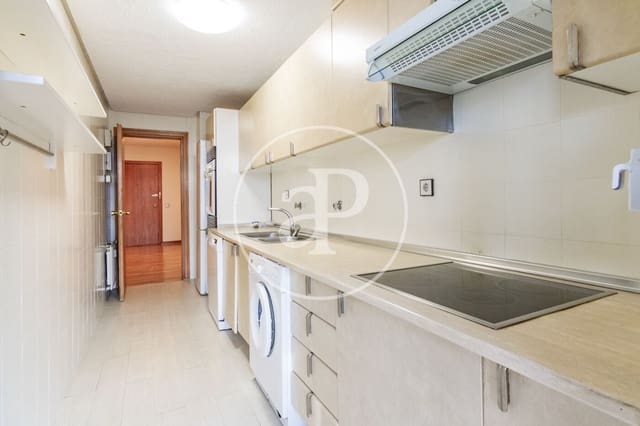 3 bedroom Apartment for sale in Peñagrande, Madrid city with pool - € 995,000 (Ref: 9341215)