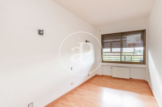 3 bedroom Apartment for sale in Peñagrande, Madrid city with pool - € 995,000 (Ref: 9341215)