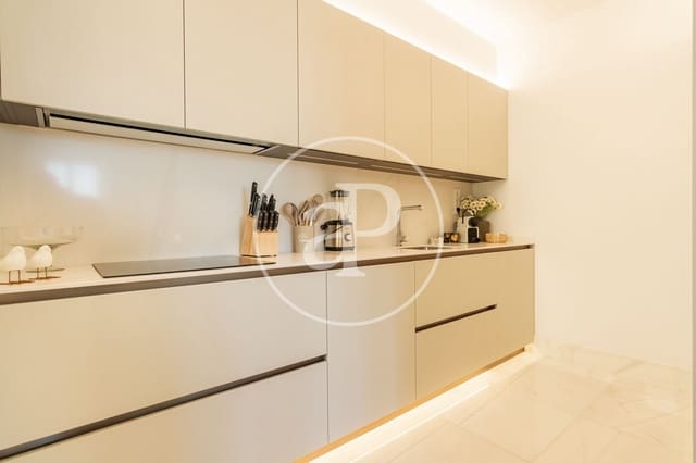 2 quarto Apartamento para arrendar em Universidad, Madrid cidade - 6 500 € (Ref: 9341216)