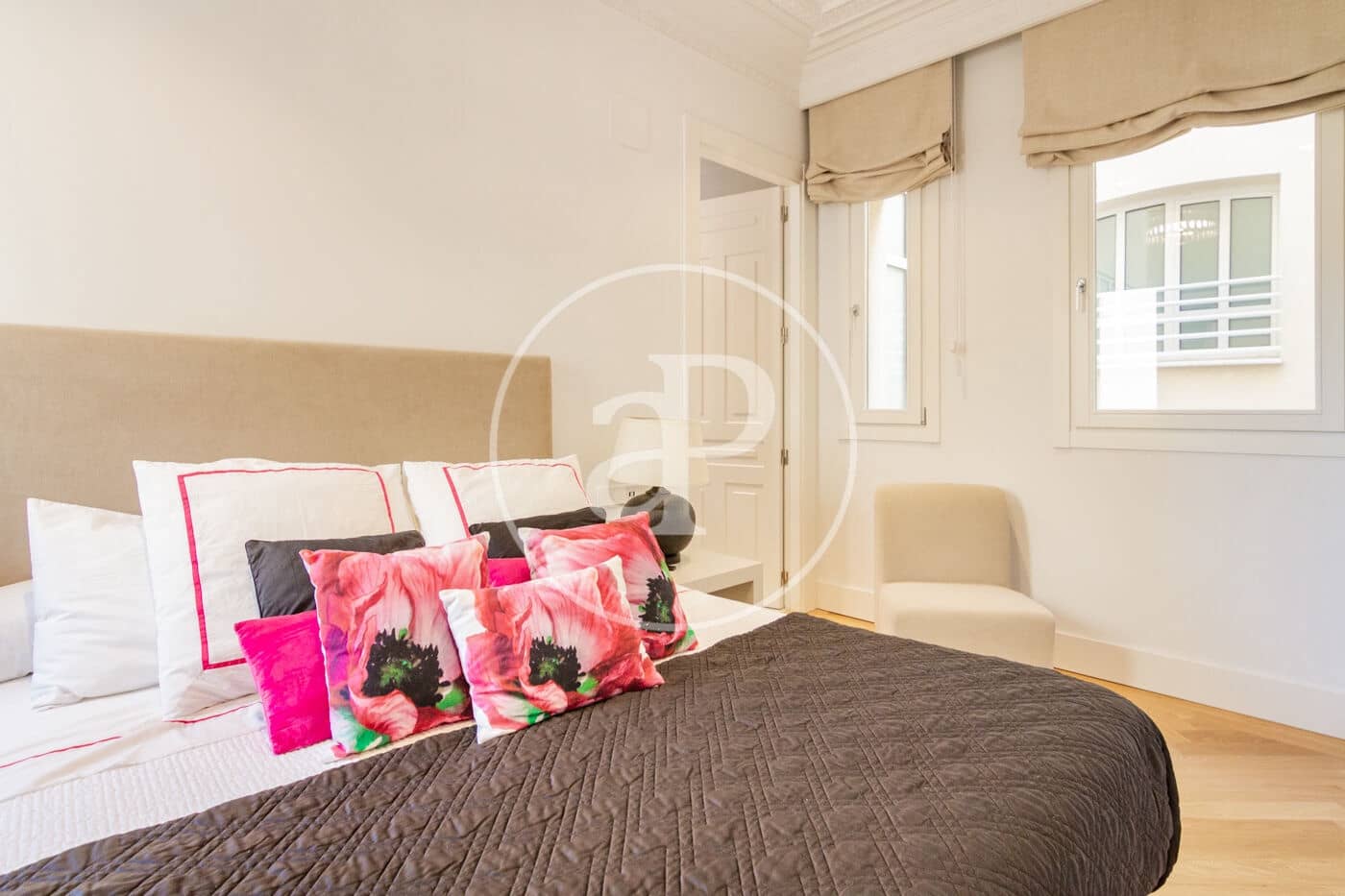 2 quarto Apartamento para arrendar em Madrid cidade - 6 500 € (Ref: 9341216)