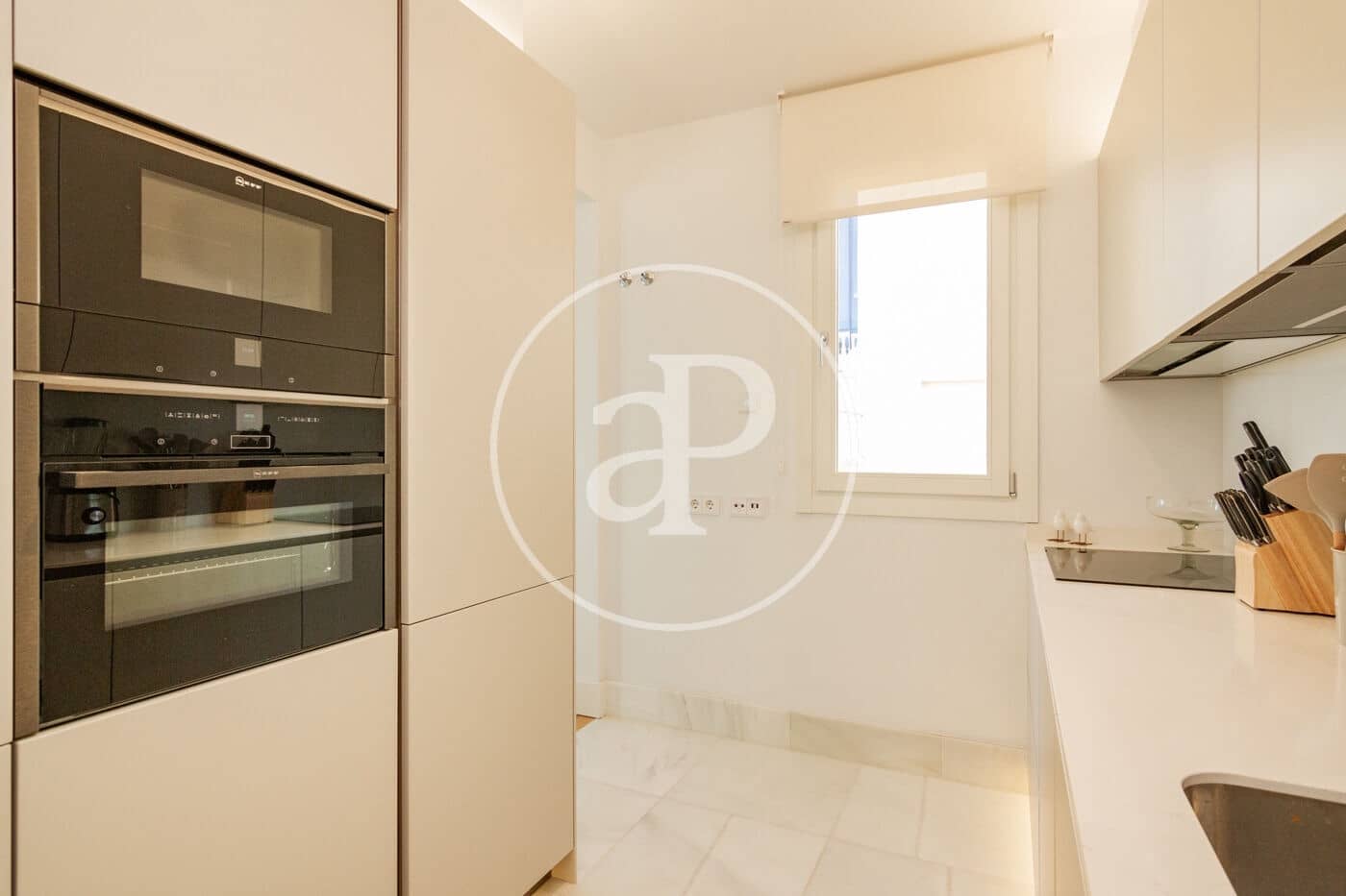 2 quarto Apartamento para arrendar em Madrid cidade - 6 500 € (Ref: 9341216)