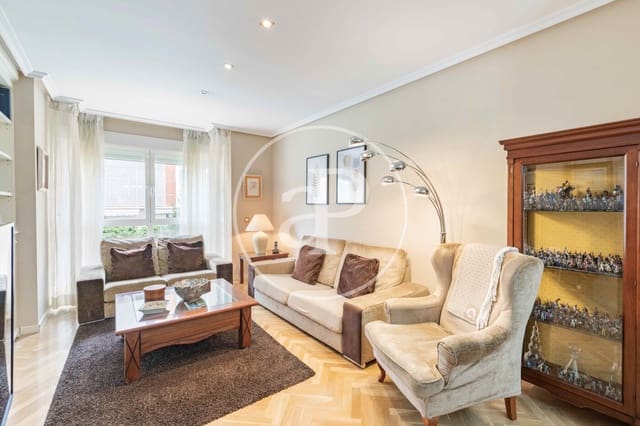 4 sypialnia Apartament na sprzedaż w Aravaca, Miasto Madryt z basenem - 895 000 € (Ref: 9347364)