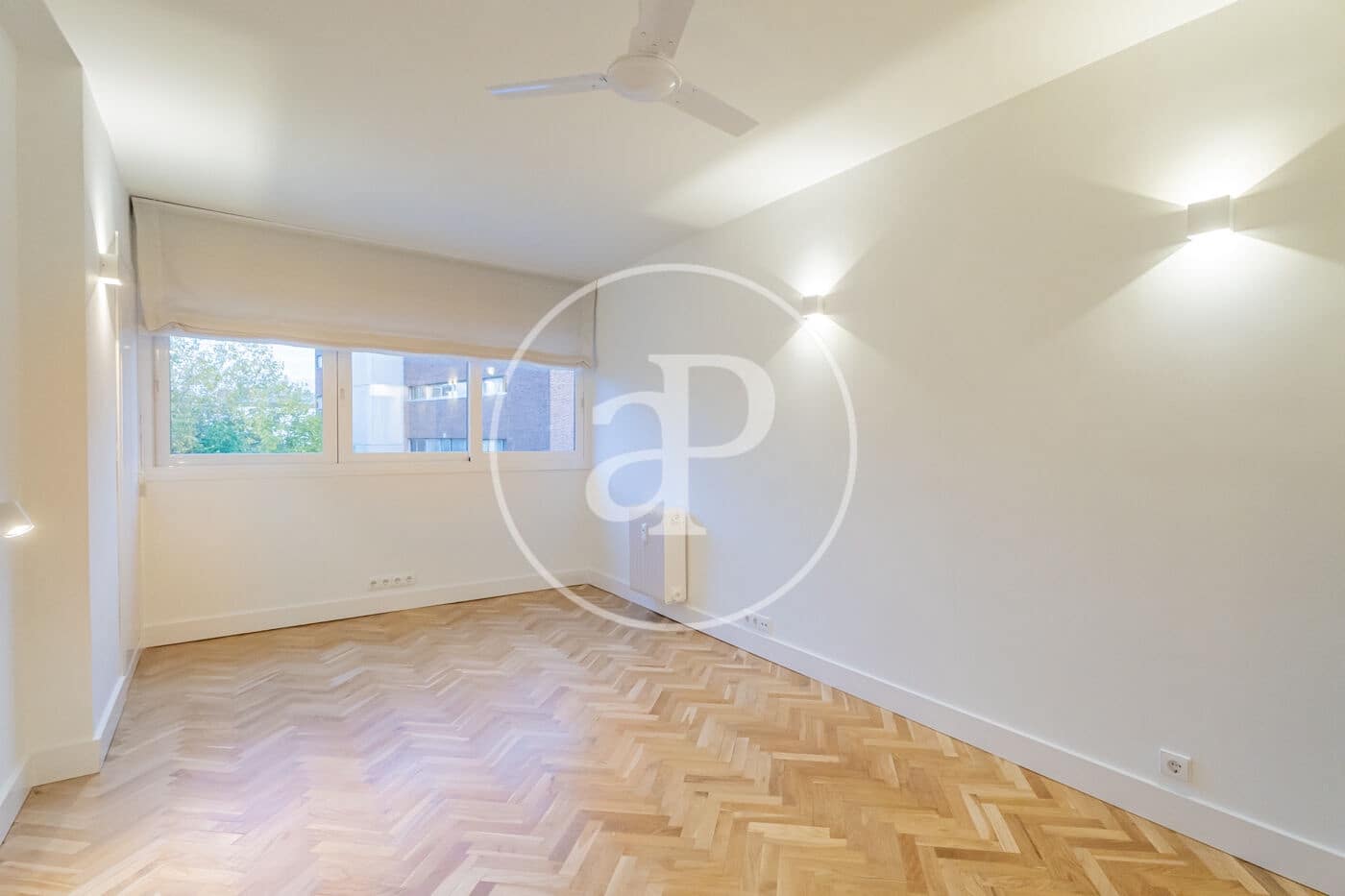 2 makuuhuone Huoneisto vuokrattavana paikassa Madrid kaupunki mukana uima-altaan - 2 000 € (Ref: 9355854)