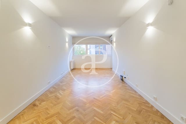 Appartement de 2 chambres à louer à Nueva España, Madrid ville avec piscine - 2 000 € (Ref: 9355854)