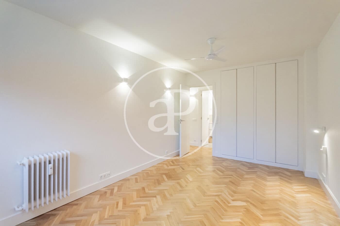 2 makuuhuone Huoneisto vuokrattavana paikassa Madrid kaupunki mukana uima-altaan - 2 000 € (Ref: 9355854)