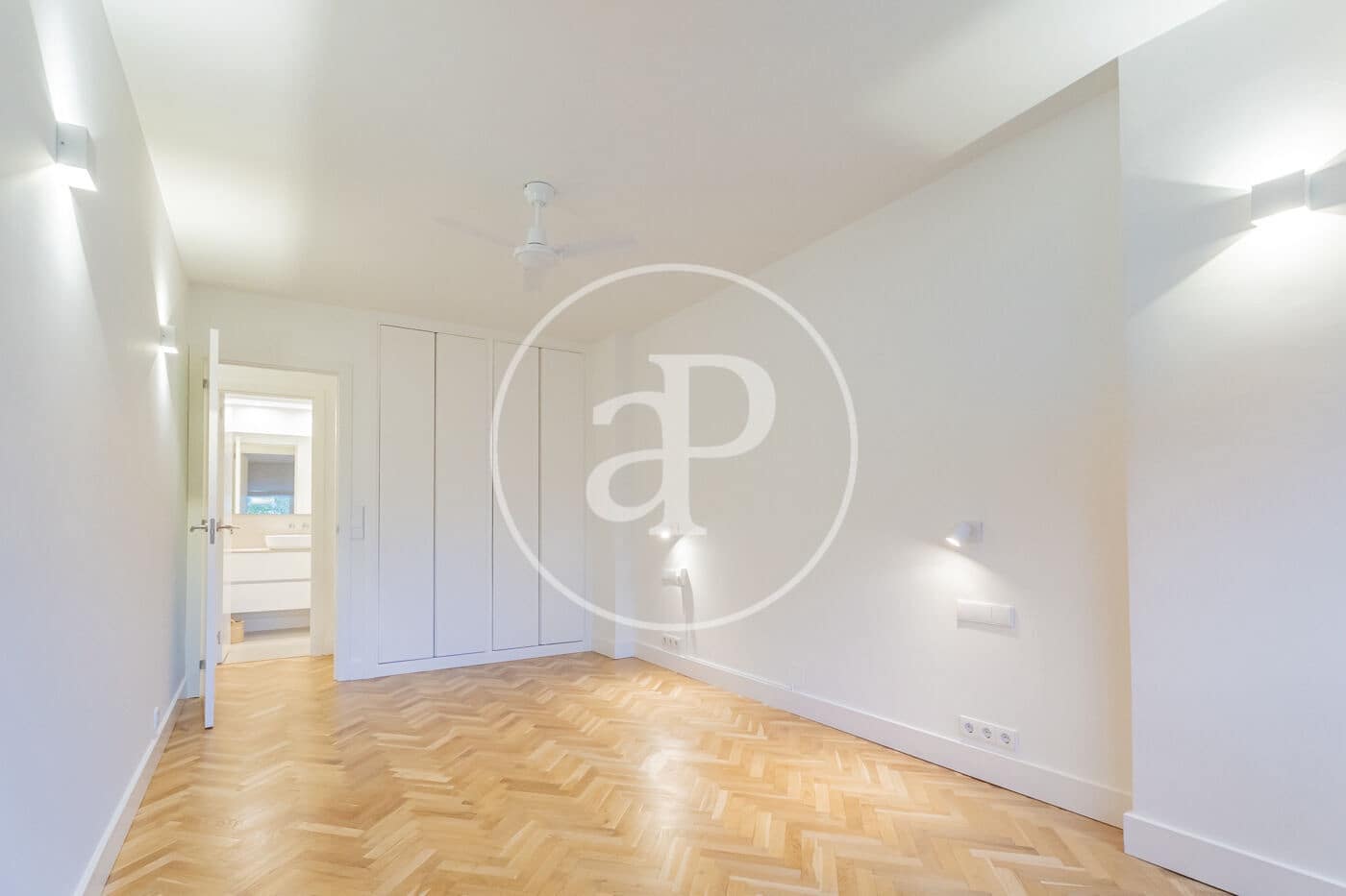 2 makuuhuone Huoneisto vuokrattavana paikassa Madrid kaupunki mukana uima-altaan - 2 000 € (Ref: 9355854)