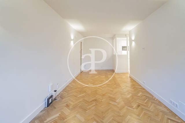 Appartement de 2 chambres à louer à Nueva España, Madrid ville avec piscine - 2 000 € (Ref: 9355854)