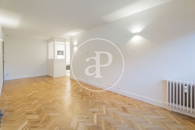 Appartement de 2 chambres à louer à Nueva España, Madrid ville avec piscine - 2 000 € (Ref: 9355854)