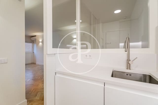 Appartement de 2 chambres à louer à Nueva España, Madrid ville avec piscine - 2 000 € (Ref: 9355854)