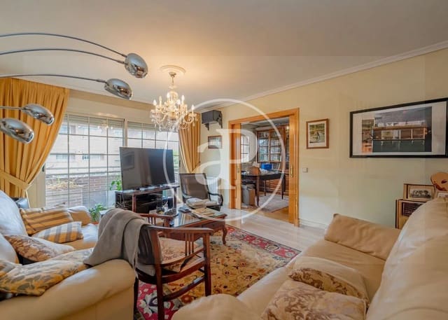 5 bedroom Apartment for sale in Aravaca, Madrid city with pool - € 1,170,000 (Ref: 9359599)