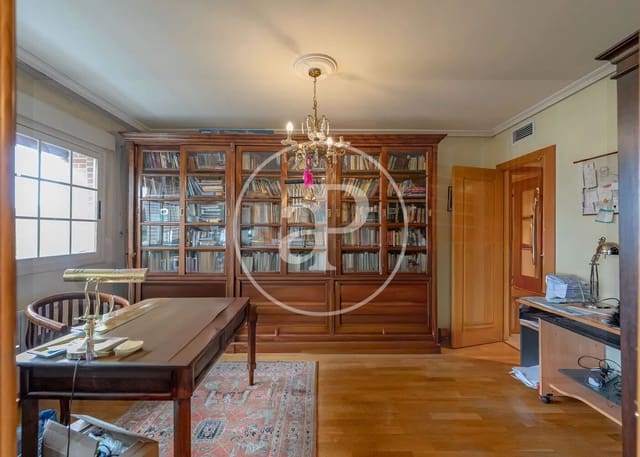 5 bedroom Apartment for sale in Aravaca, Madrid city with pool - € 1,170,000 (Ref: 9359599)