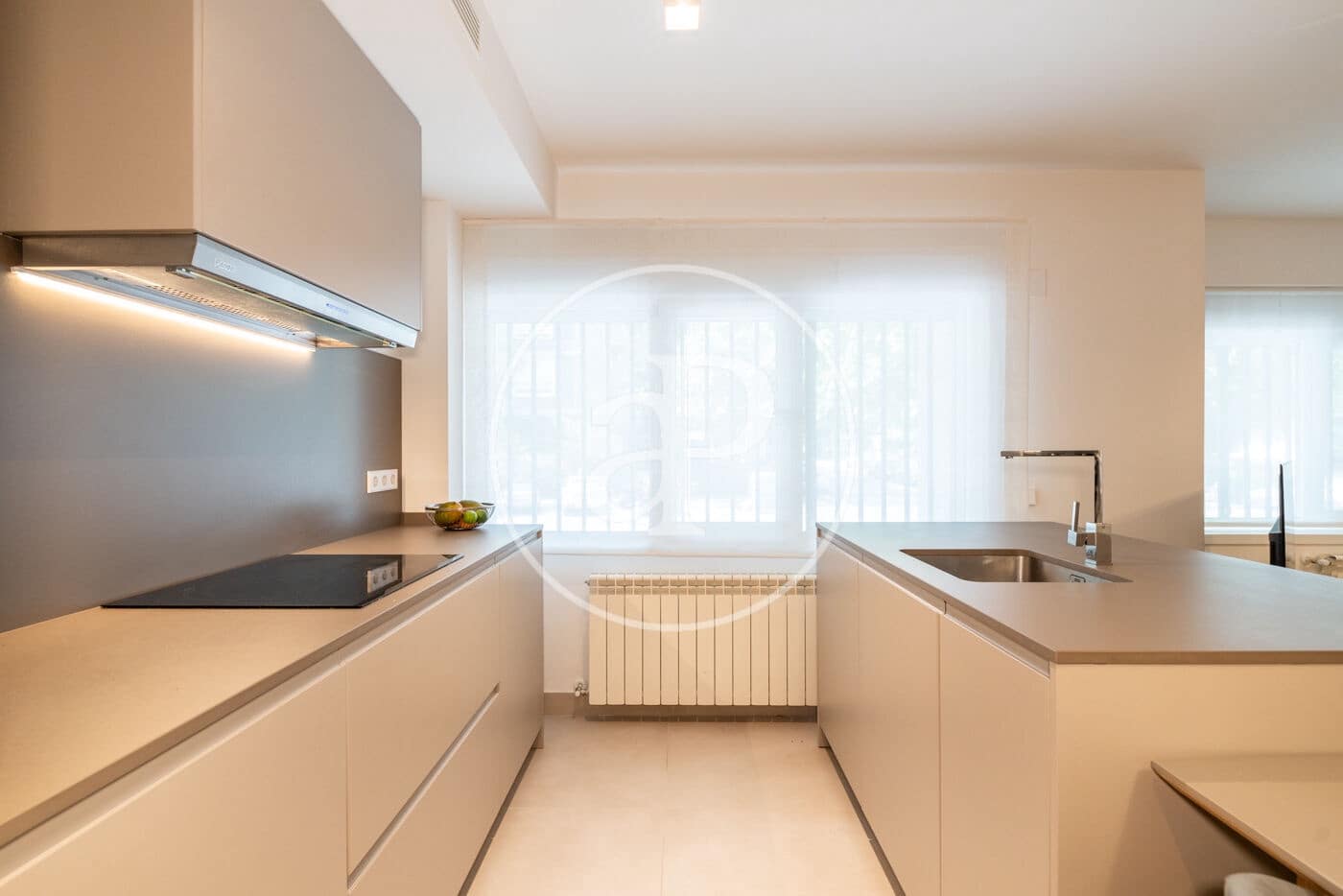 2 quarto Apartamento para arrendar em Madrid cidade - 3 100 € (Ref: 9362643)