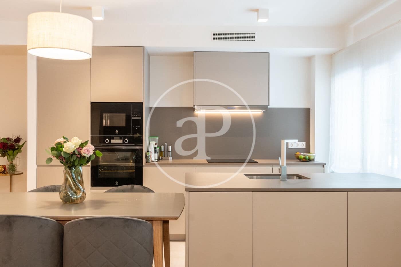 2 quarto Apartamento para arrendar em Madrid cidade - 3 100 € (Ref: 9362643)