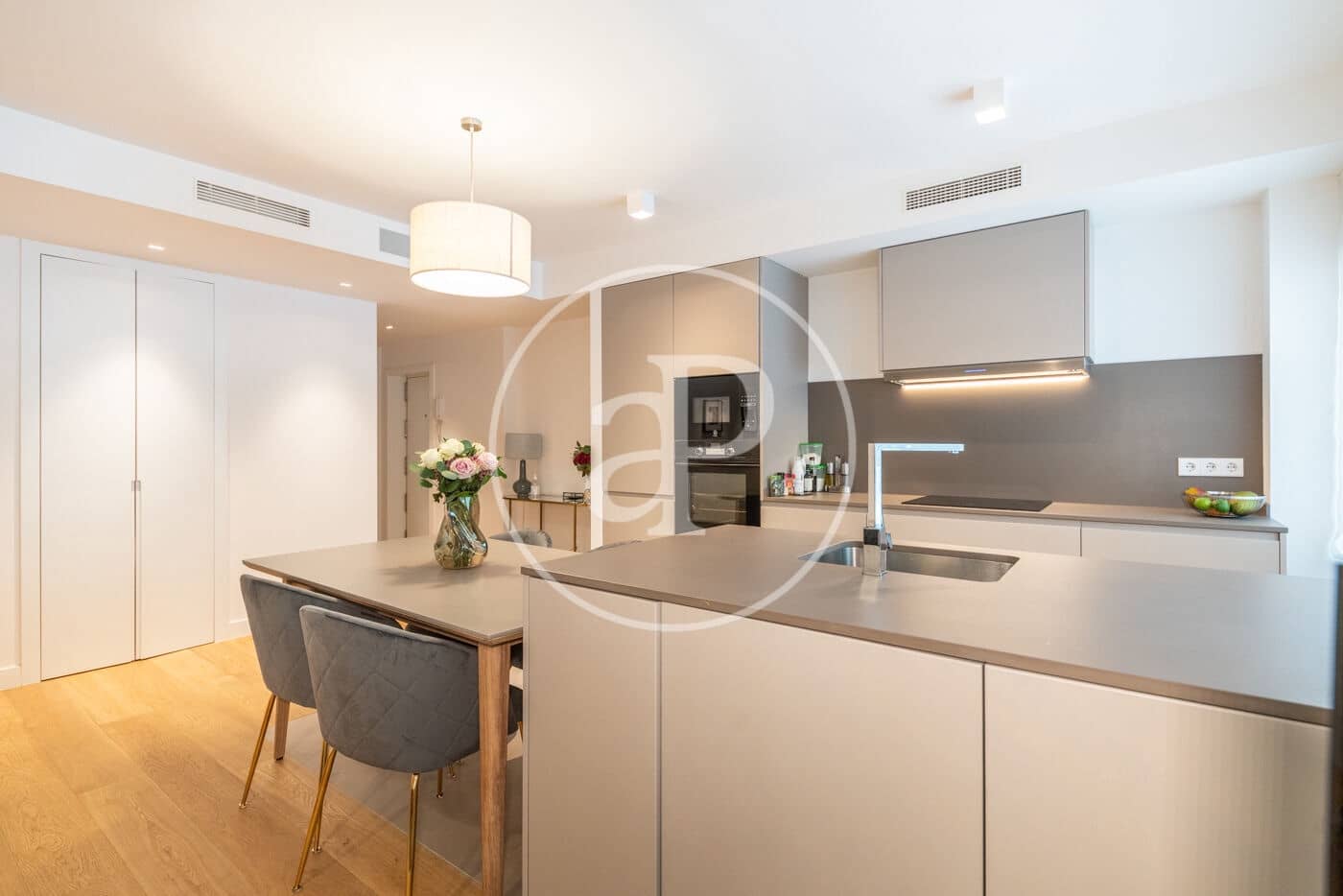 2 quarto Apartamento para arrendar em Madrid cidade - 3 100 € (Ref: 9362643)