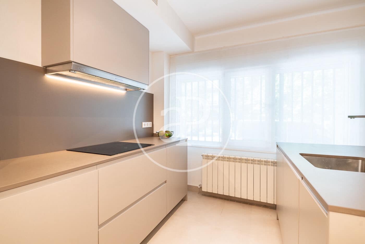 2 quarto Apartamento para arrendar em Madrid cidade - 3 100 € (Ref: 9362643)