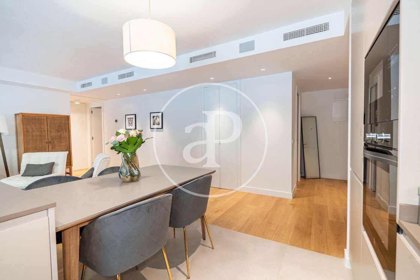 2 quarto Apartamento para arrendar em Madrid cidade - 3 100 € (Ref: 9362643)