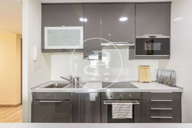 2 quarto Apartamento para arrendar em Castellana, Madrid cidade - 2 000 € (Ref: 9362646)