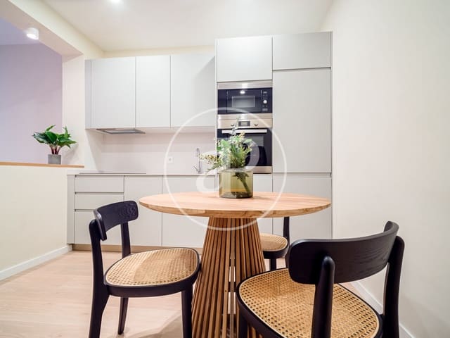 Appartement de 2 chambres à louer à Embajadores, Madrid ville - 1 550 € (Ref: 9362647)