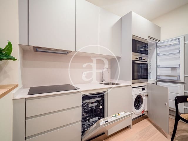 Appartement de 2 chambres à louer à Embajadores, Madrid ville - 1 550 € (Ref: 9362647)