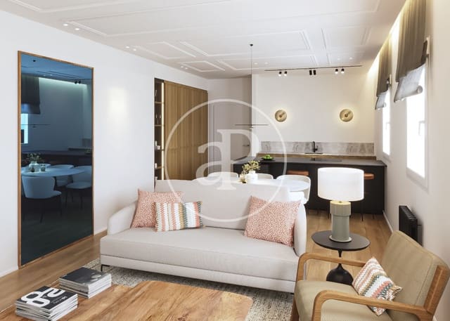3 bedroom Apartment for sale in Pacífico, Madrid city - € 850,000 (Ref: 9372014)