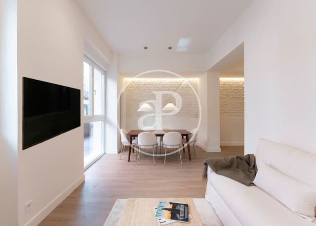 3 bedroom Apartment for sale in Rios Rosas, Madrid city - € 720,000 (Ref: 9372015)