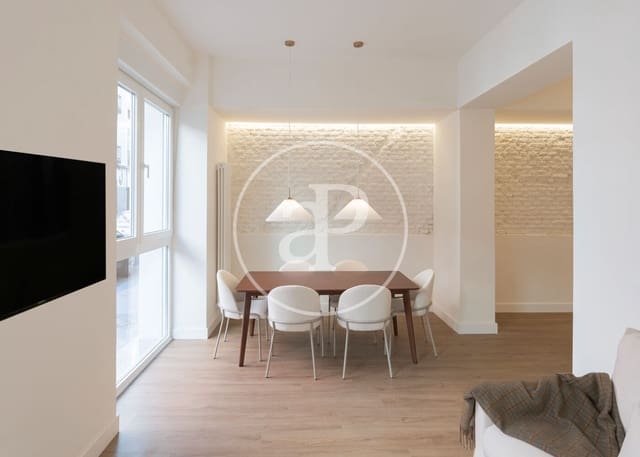 3 bedroom Apartment for sale in Rios Rosas, Madrid city - € 720,000 (Ref: 9372015)