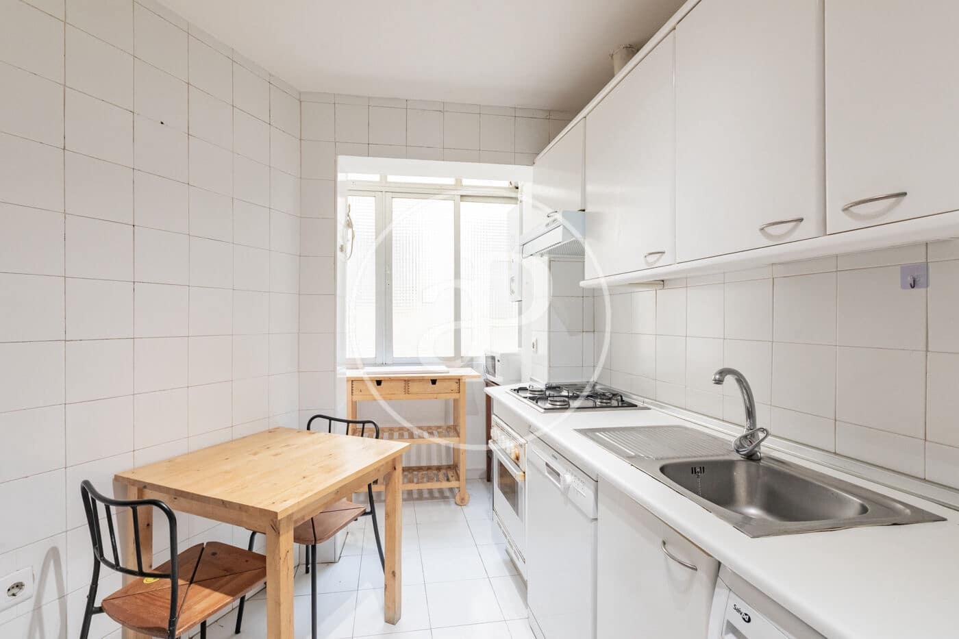 4 soveværelse Lejlighed til leje i Madrid by - € 2.700 (Ref: 9375343)