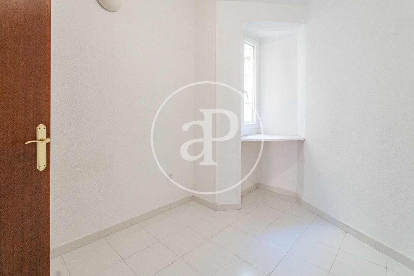 4 sovrum Lägenhet att hyra i Madrid stad - 2 700 € (Ref: 9375343)