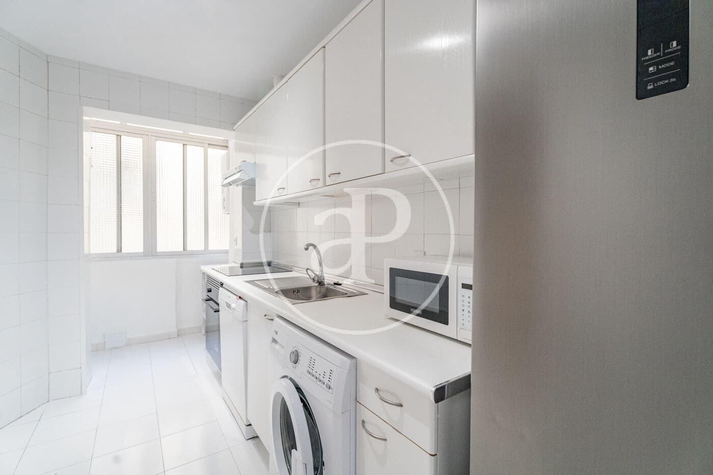 4 sovrum Lägenhet att hyra i Madrid stad - 2 700 € (Ref: 9375343)