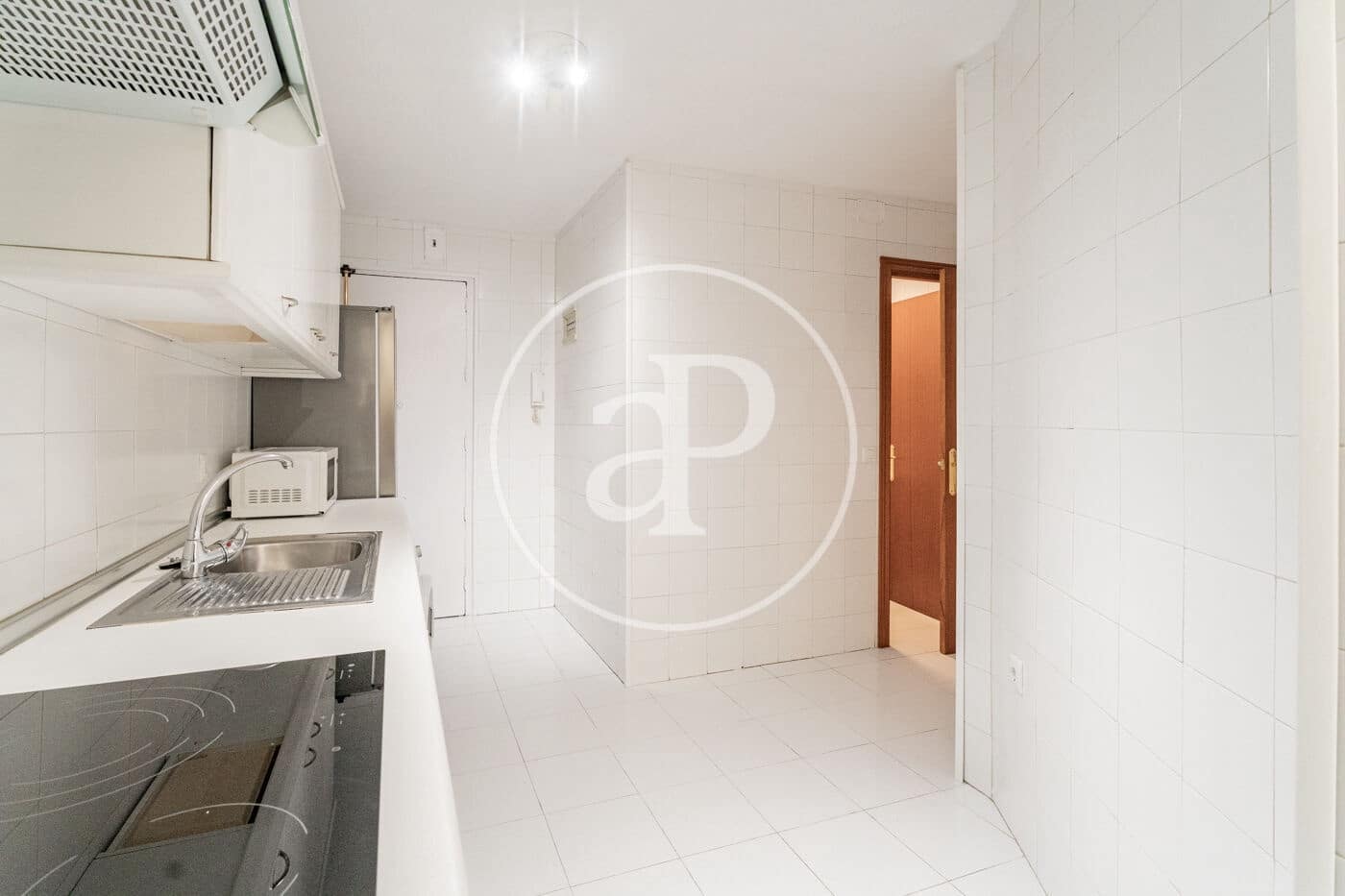 4 sovrum Lägenhet att hyra i Madrid stad - 2 700 € (Ref: 9375343)