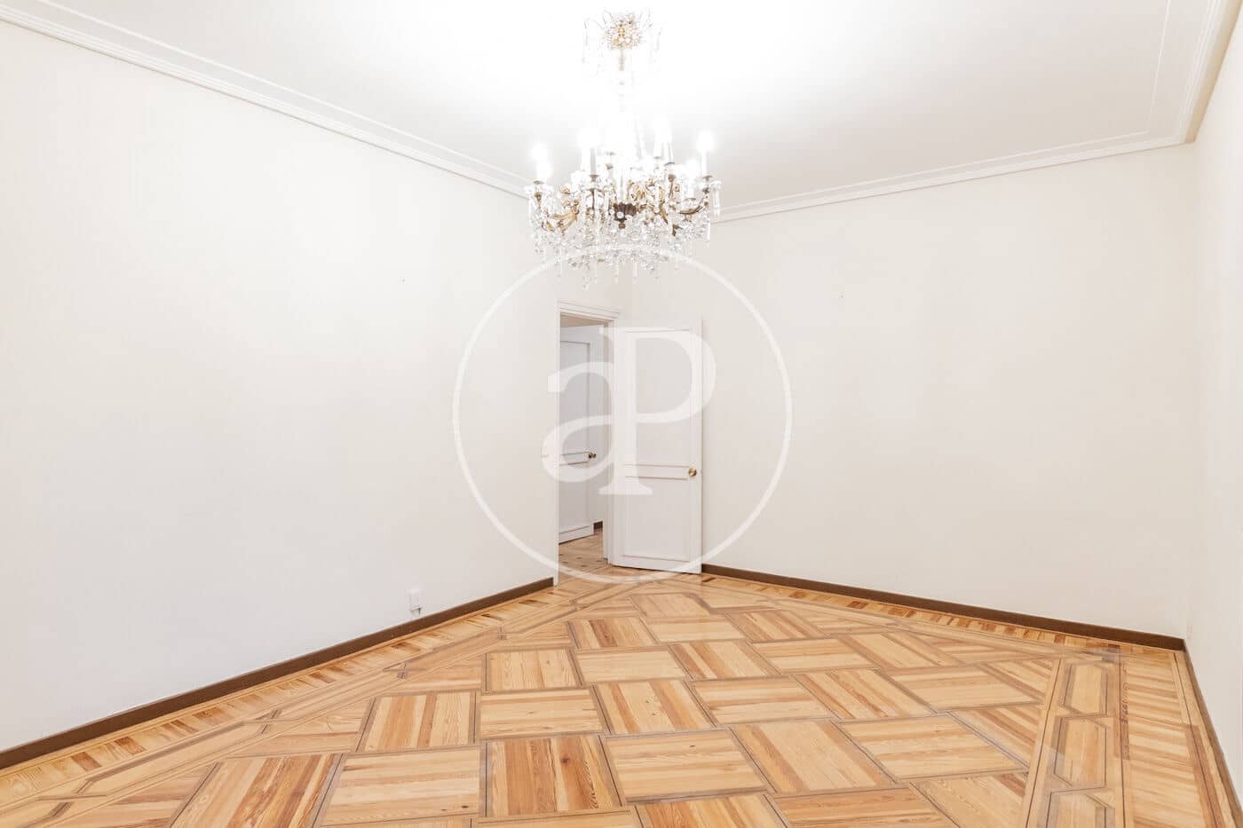 5 bedroom Apartment for rent in Madrid city - € 6,500 (Ref: 9375345)