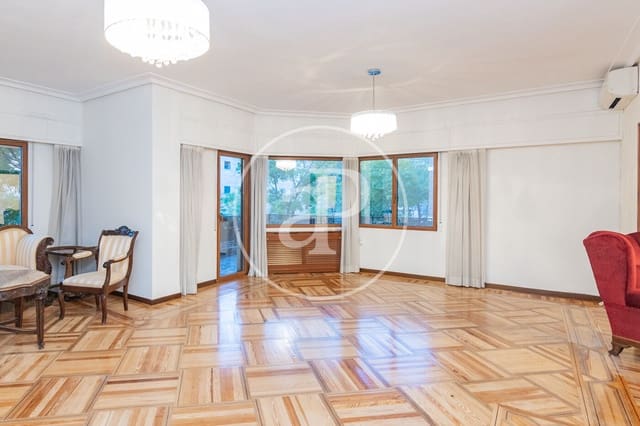 5 bedroom Apartment for rent in Jerónimos, Madrid city - € 6,500 (Ref: 9375345)