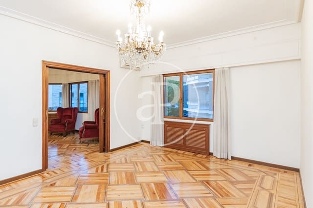 5 bedroom Apartment for rent in Jerónimos, Madrid city - € 6,500 (Ref: 9375345)