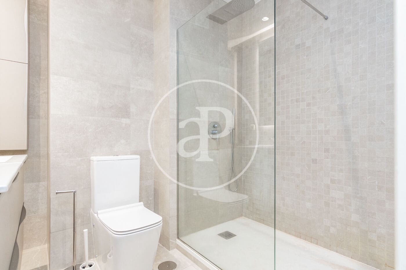 5 bedroom Apartment for rent in Madrid city - € 6,500 (Ref: 9375345)