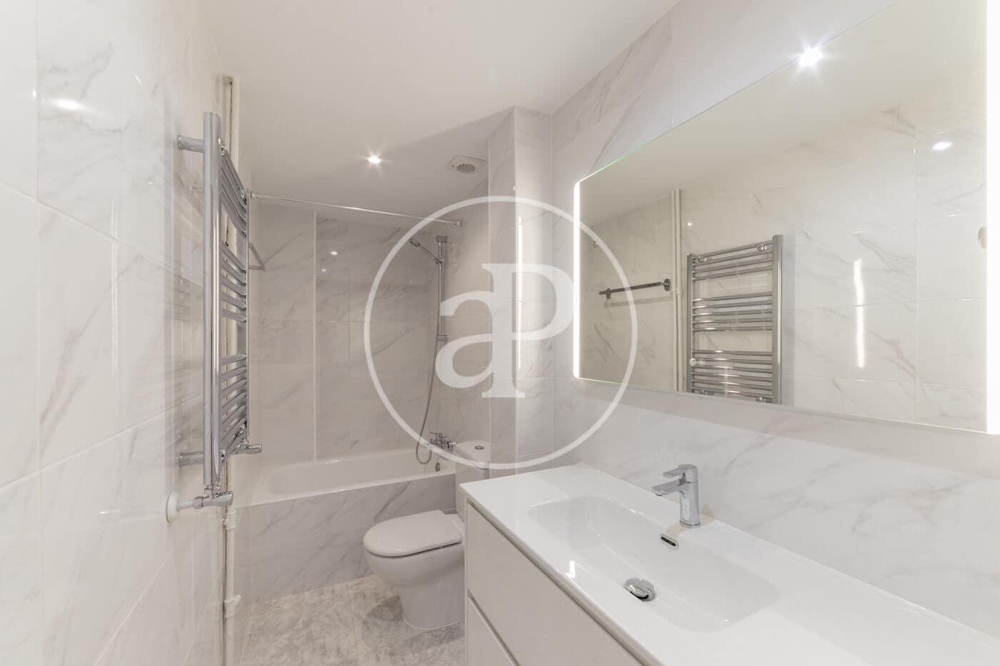 3 soveværelse Lejlighed til leje i Madrid by - € 2.600 (Ref: 9375347)