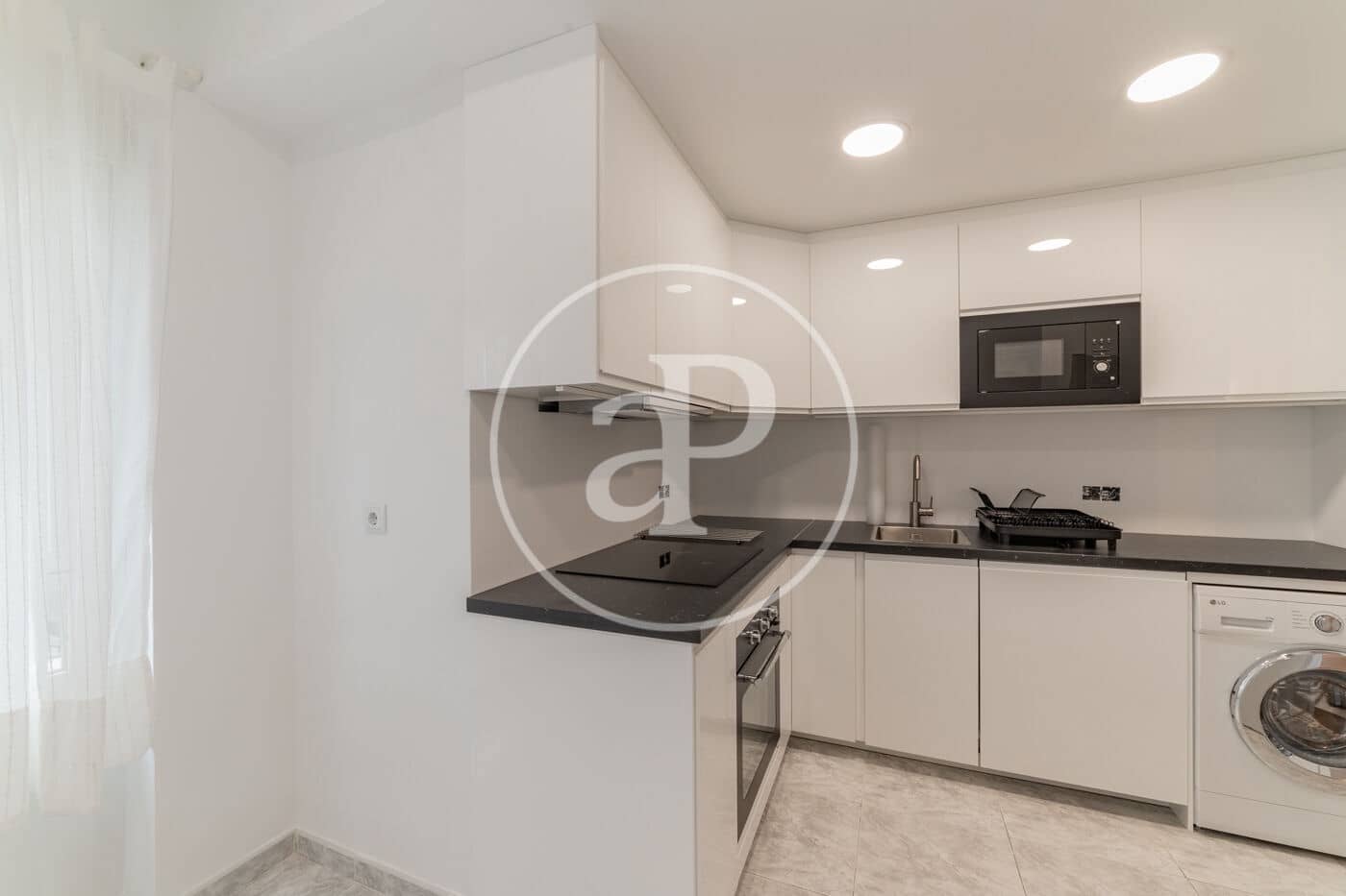 3 soveværelse Lejlighed til leje i Madrid by - € 2.600 (Ref: 9375347)