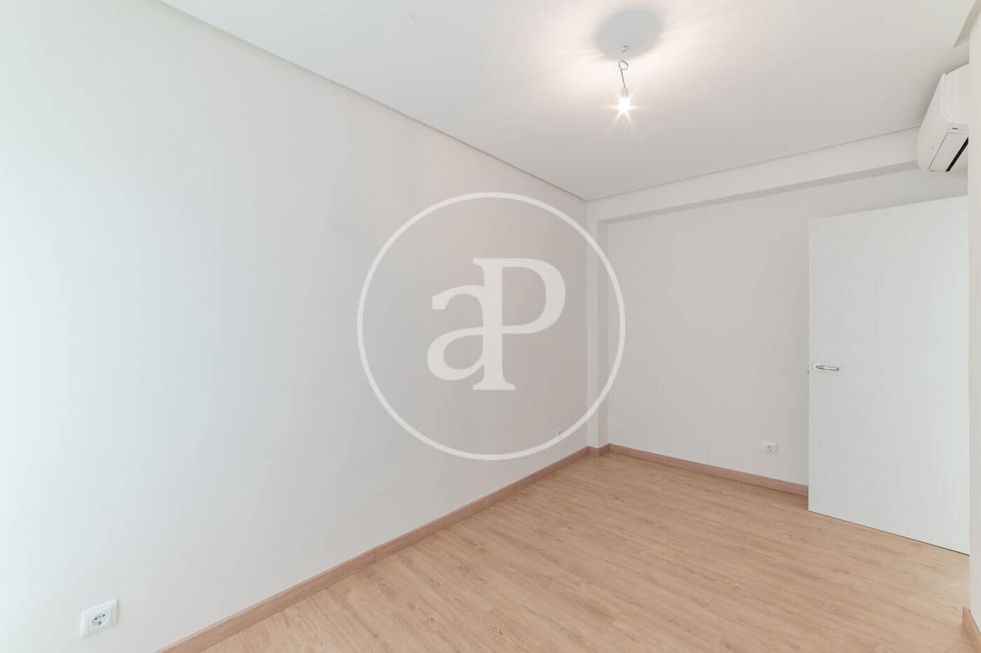 3 soveværelse Lejlighed til leje i Madrid by - € 2.600 (Ref: 9375347)