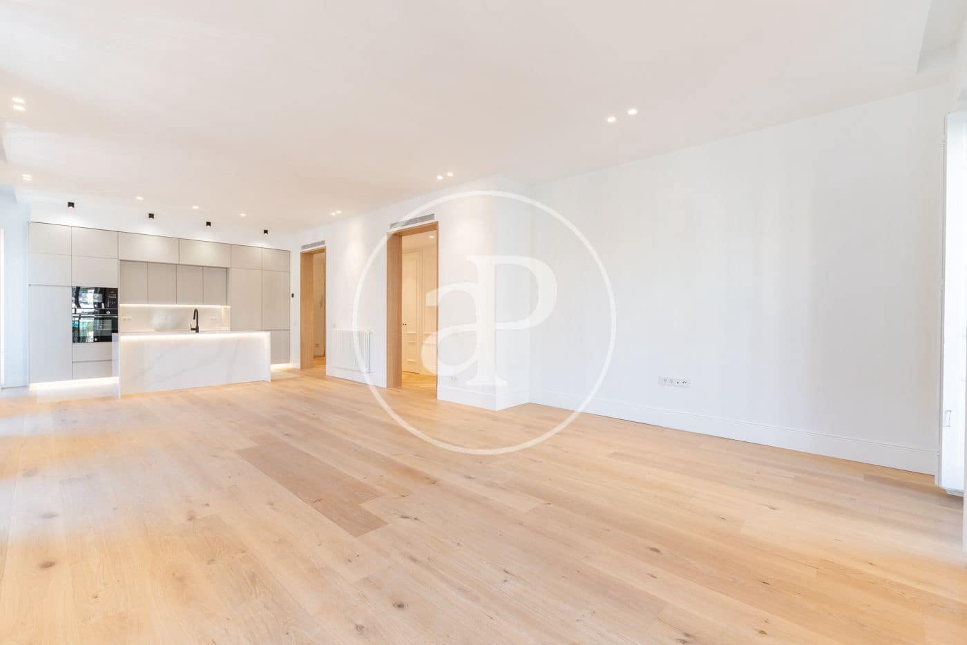 3 soveværelse Lejlighed til leje i Madrid by - € 5.900 (Ref: 9382855)