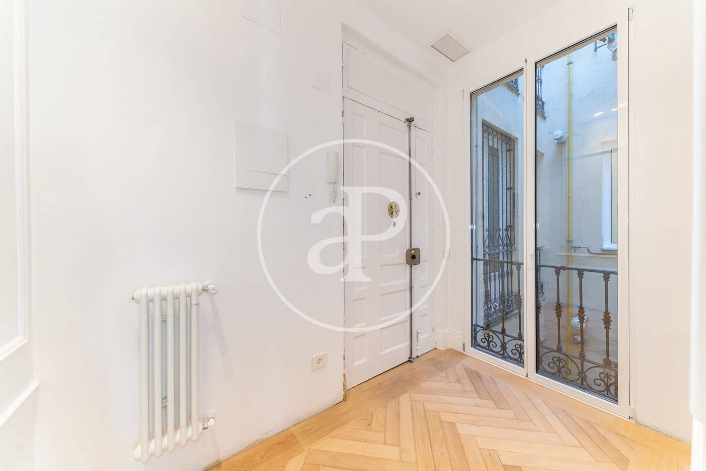 3 soveværelse Lejlighed til leje i Madrid by - € 5.900 (Ref: 9382855)