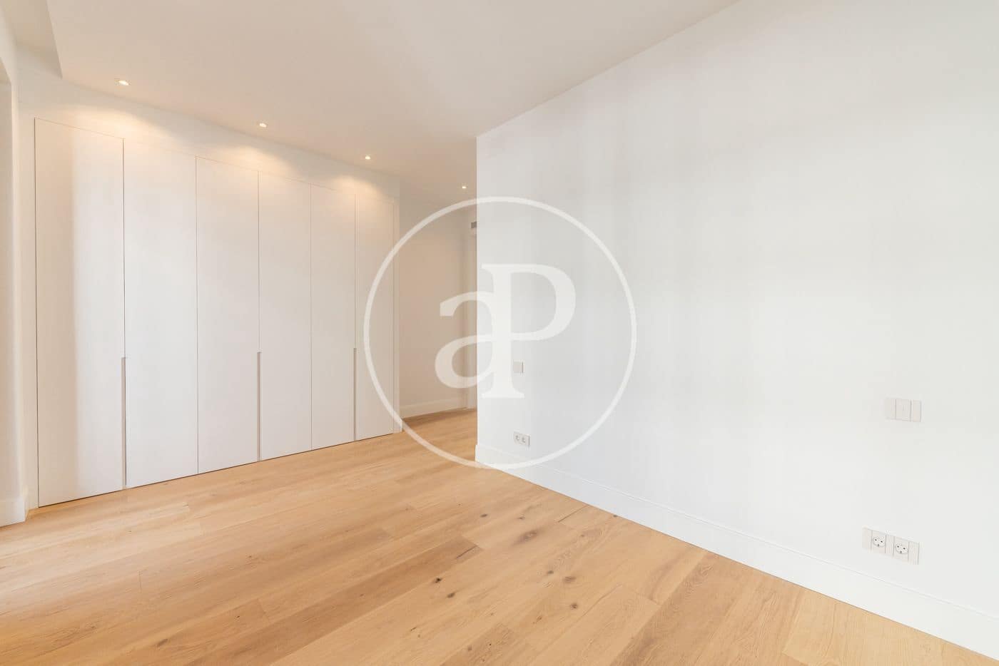 3 soveværelse Lejlighed til leje i Madrid by - € 5.900 (Ref: 9382855)