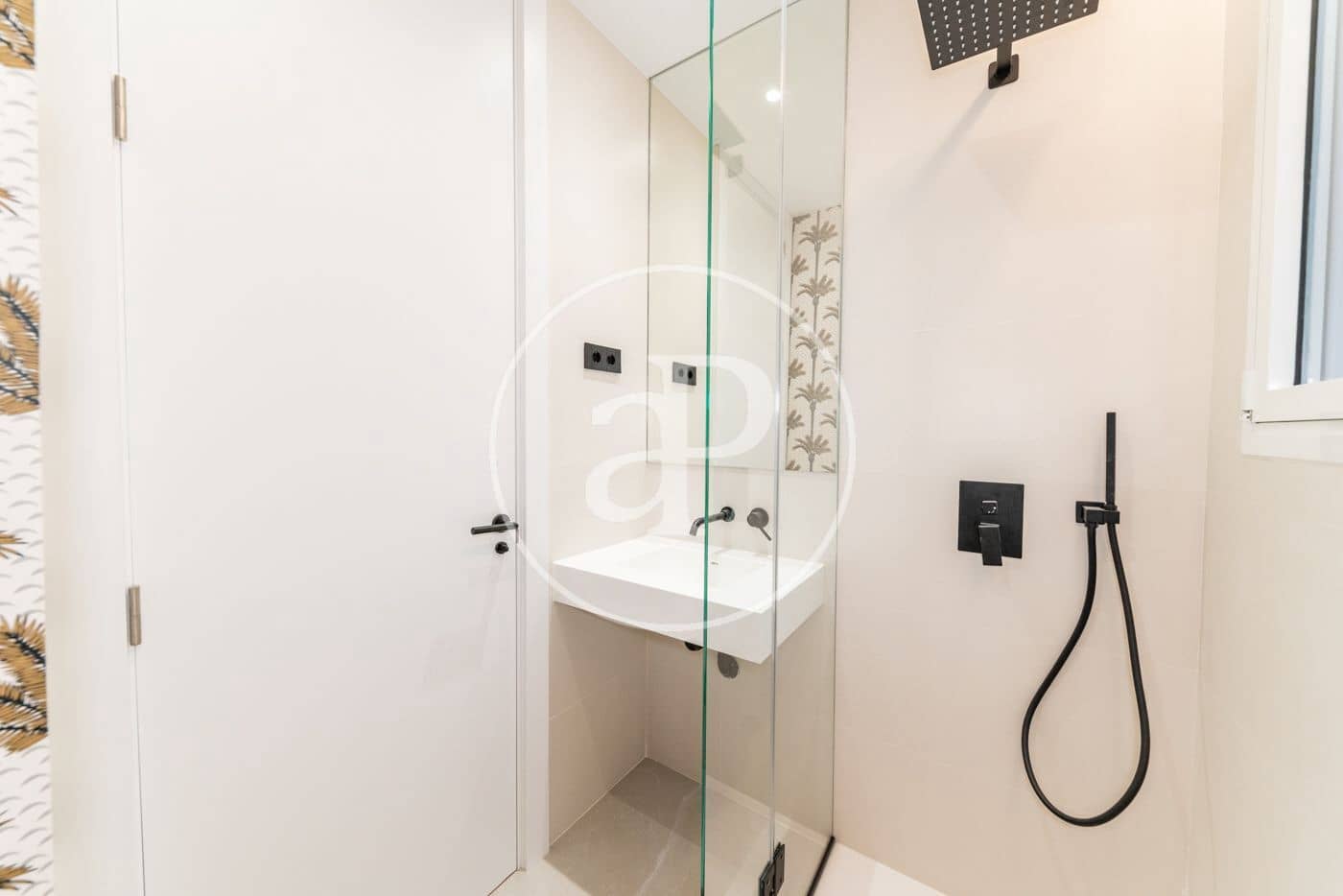 3 soveværelse Lejlighed til leje i Madrid by - € 5.900 (Ref: 9382855)