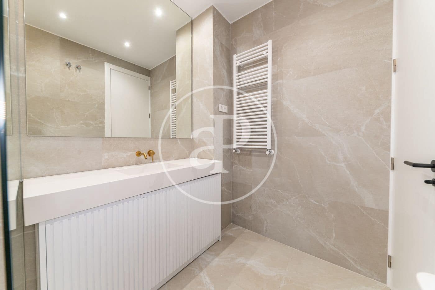 3 soveværelse Lejlighed til leje i Madrid by - € 5.900 (Ref: 9382855)