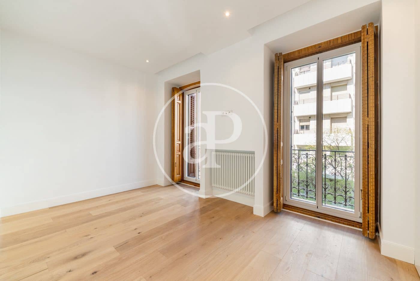 3 soveværelse Lejlighed til leje i Madrid by - € 5.900 (Ref: 9382855)