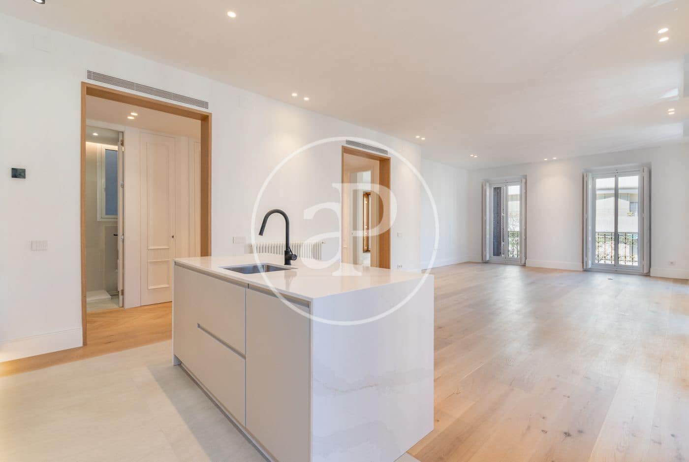 3 soveværelse Lejlighed til leje i Madrid by - € 5.900 (Ref: 9382855)