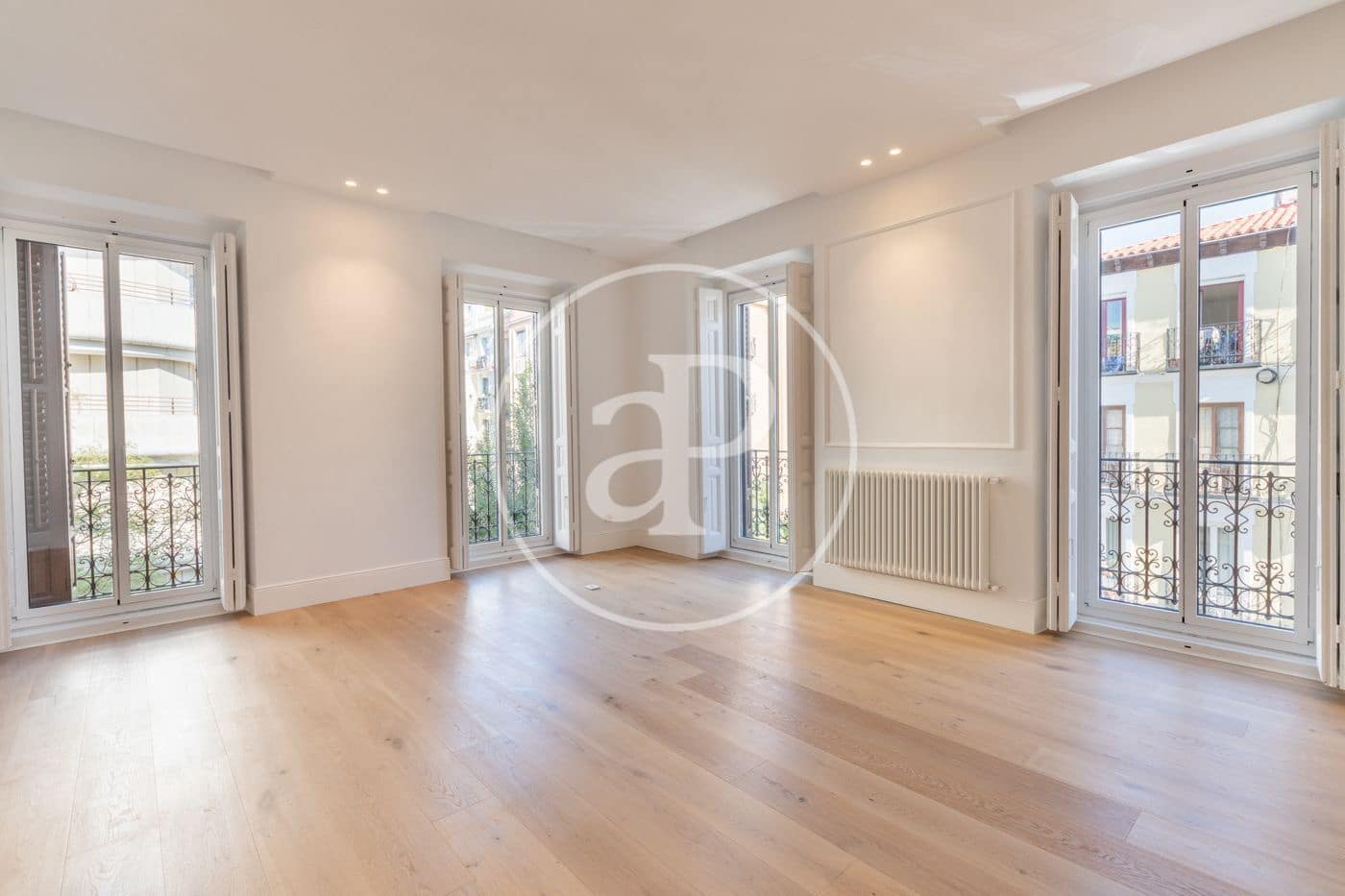 3 soveværelse Lejlighed til leje i Madrid by - € 5.900 (Ref: 9382855)