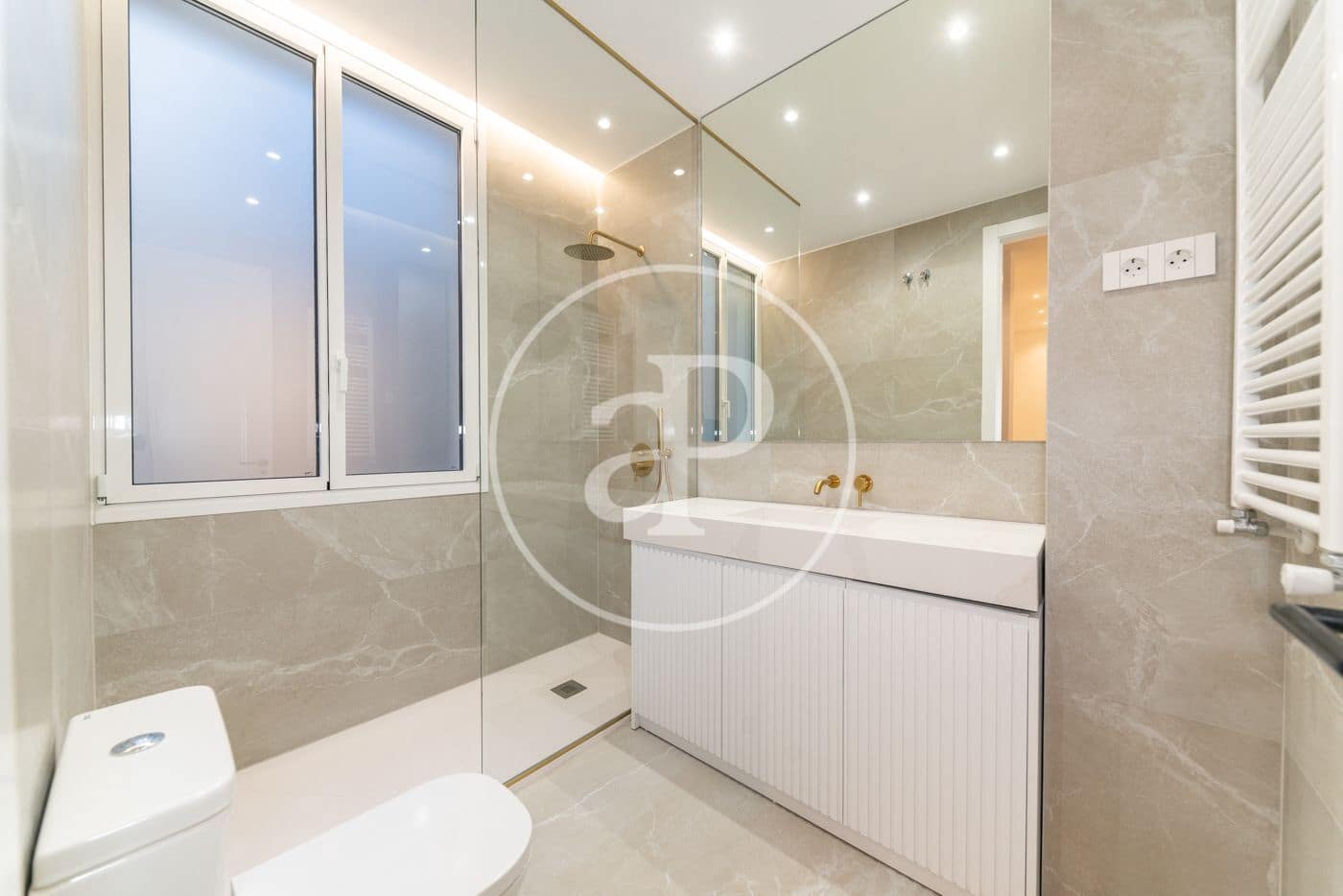 3 soveværelse Lejlighed til leje i Madrid by - € 5.900 (Ref: 9382855)